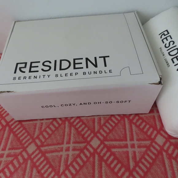 Resident Serenity Sleep Bundle 2 pillow jumbos and  mattress protector twin XL - Picture 5 of 7